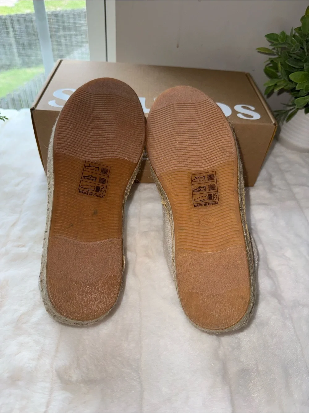 NWT - Soludos Beige Canvas Espadrilles Watermelon Juice Embroidery - Size 8.5